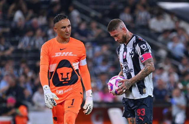 两年后再次相遇！皇马传奇水爷点球破门，与老队友纳瓦斯交锋